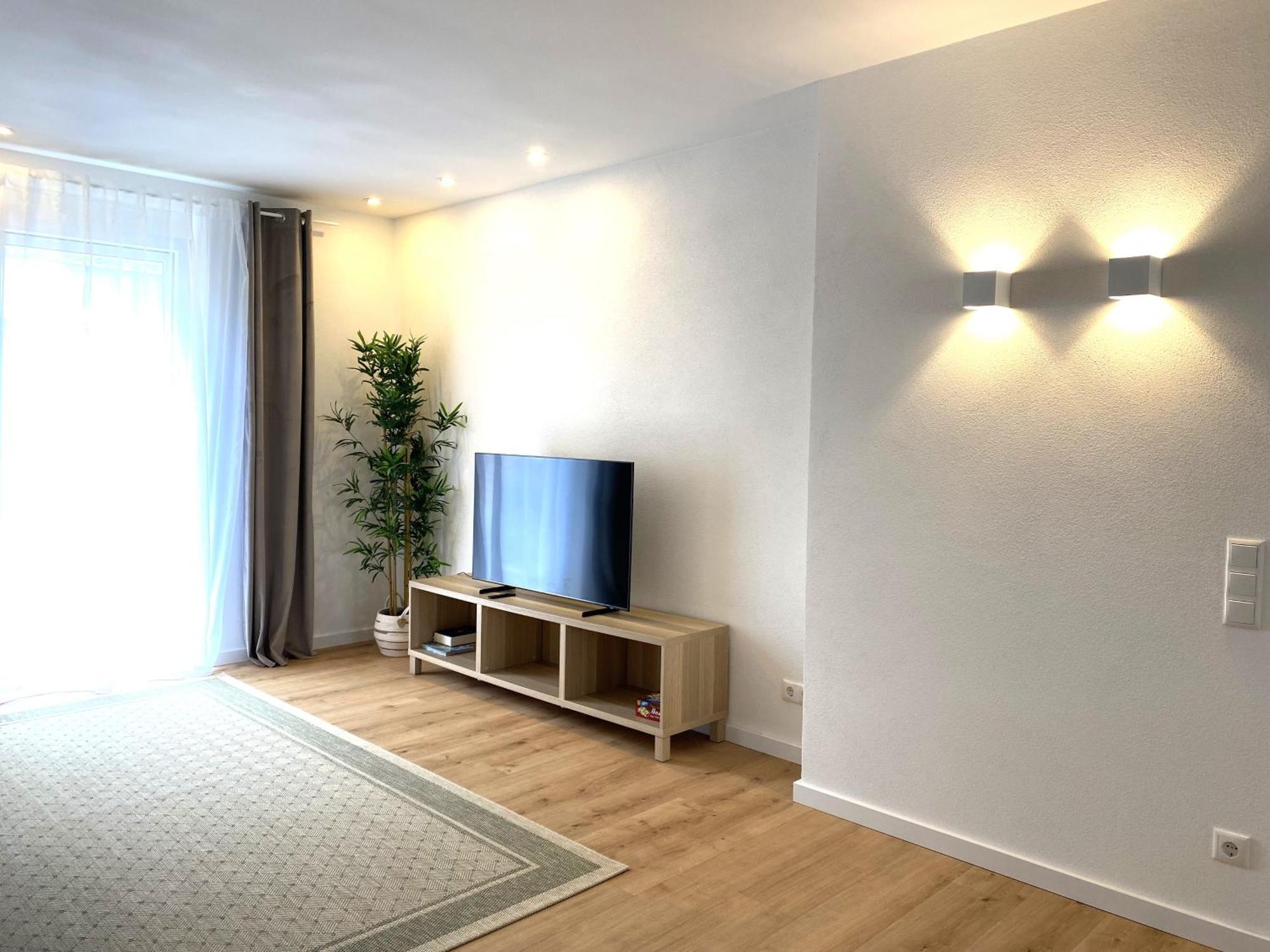 Modernes & Grosszuegiges 3-zimmer - Naehe Klinikum & Altstadt Apartment *
